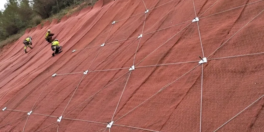 Análisis de estabilidad de taludes en La Pintana: evaluación geotécnica en zona de arcillas expansivas